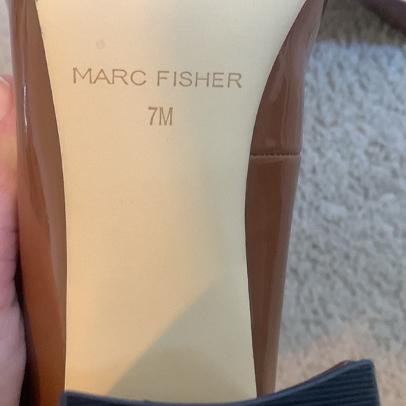 Marc Fisher Patent Slip On Caitlin Dress Pumps Block Heel Sexy Pointed Toe sz 7 - Picture 2 of 11